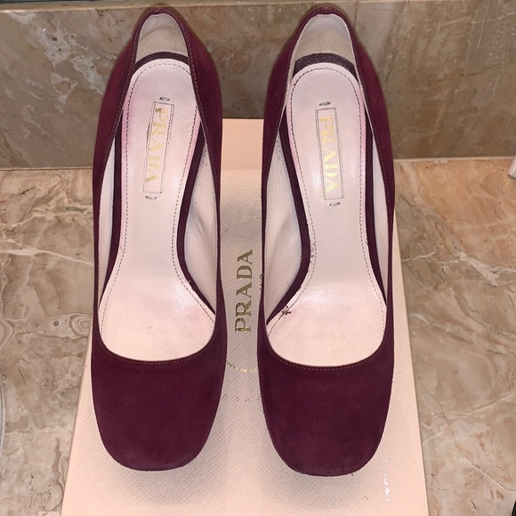 Prada suede pumps vintage